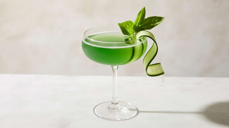 Refreshing Cucumber Basil Gin Gimlet: The Ultimate Summer Cocktail